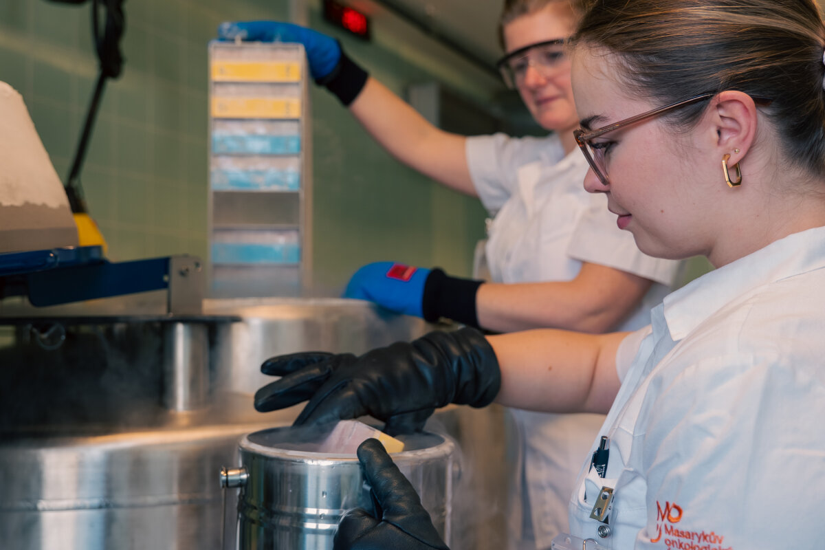 Spolupráce AZV ČR a BBMRI.cz – Sítě českých biobank je podložena memorandem o spolupráci